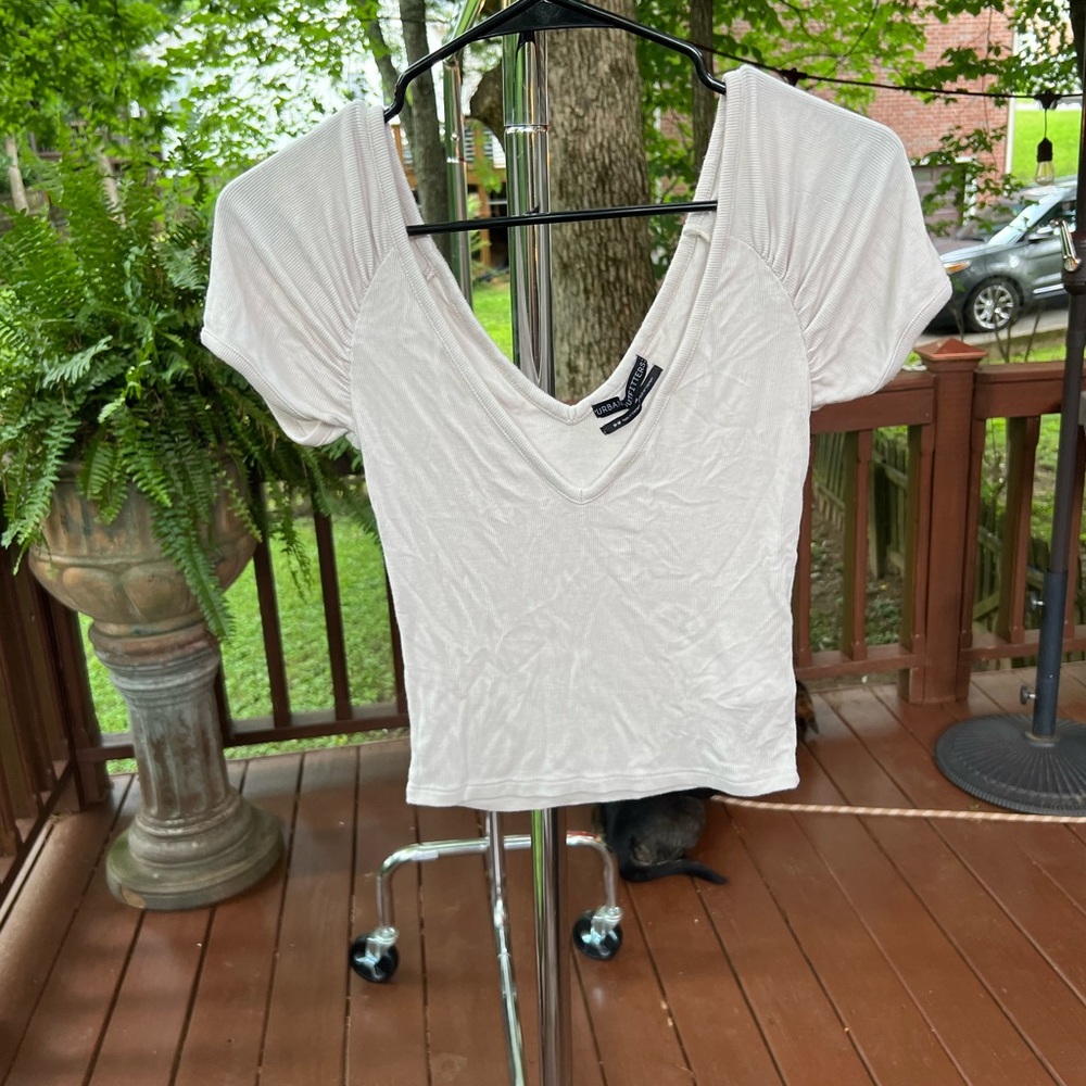 urban outfitters medium cream crop top